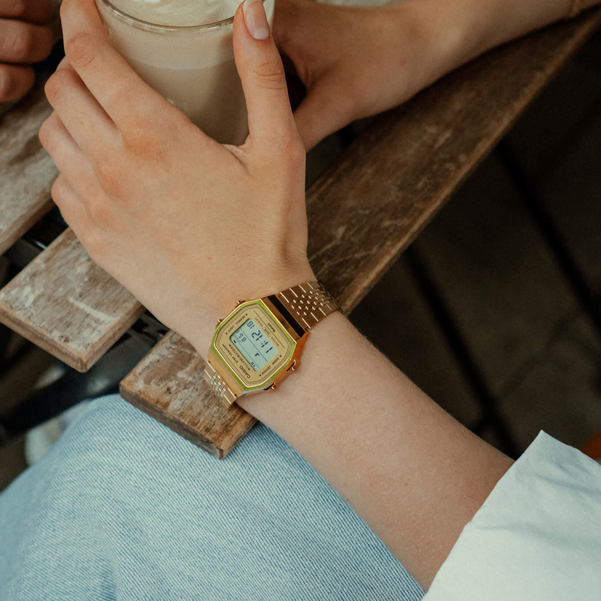 CASIO VINTAGE BLUETOOTH® NUTITELEFONI ÜHENDUS - KULDNE - sisseehitatud kiirendusmõõtur tuvastab keha liikumise + sammulugeja - KULDNE ABL-100WEG-9AEF