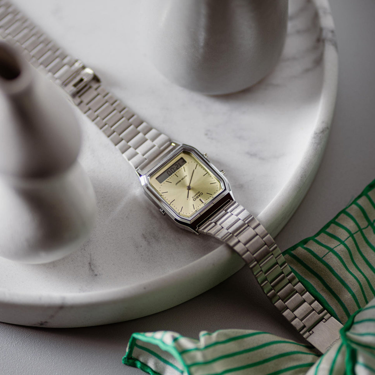 CASIO VINTAGE EDGY KOLLEKTSIOON PÄIKESEKIIRTEGA SÄRAV SIHVERPLAAT - ROHELINE SIDRUN AQ-230A-9AMQYES
